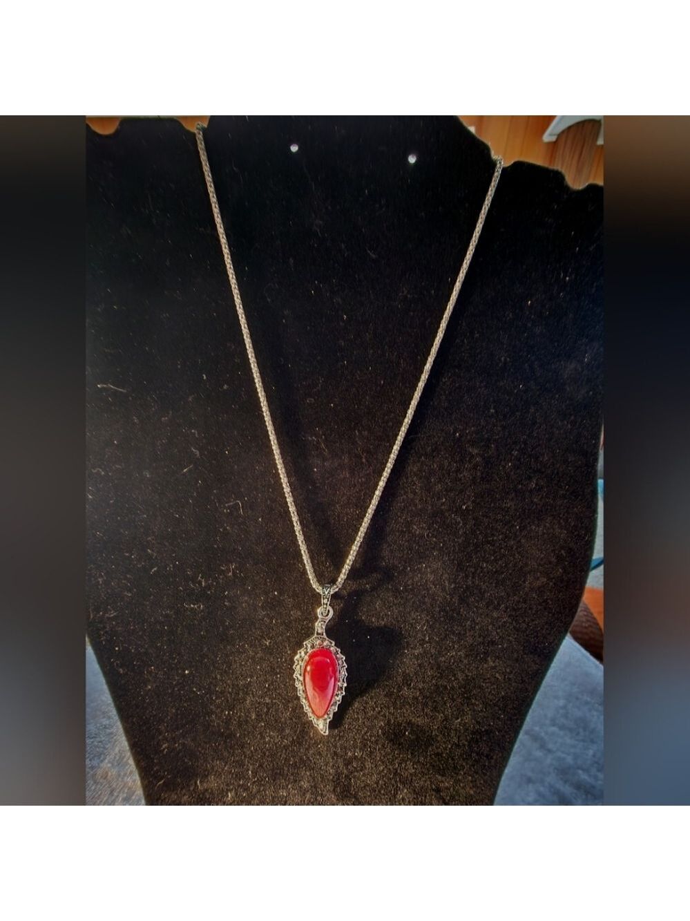 STUNNING Vintage-Style Red Teardrop Pendant Necklace with Silver-Tone Chain EUC